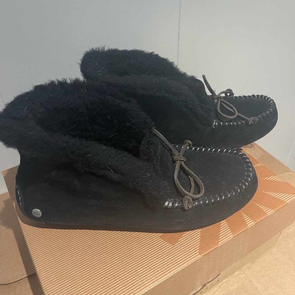 Womens UGG Alena slipper